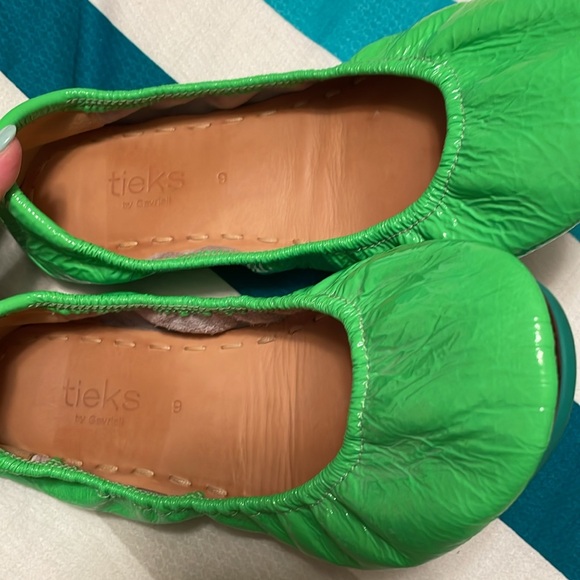 Tieks Galactic Green Size 9. NO LONGER AVAILABLE💚 - Picture 7 of 8